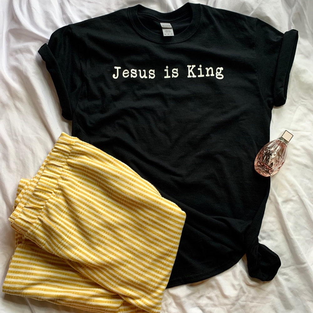 Black tee ‘Jesus is King’ custom made. - Picture 1 of 2